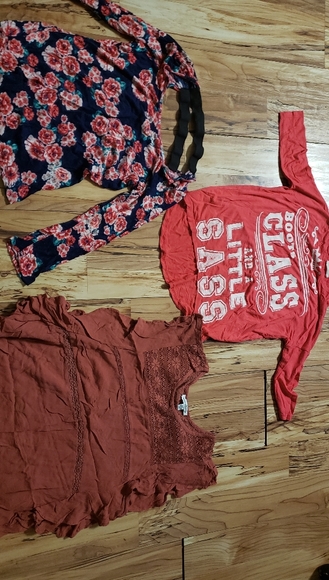 Womans tops - Picture 1 of 4